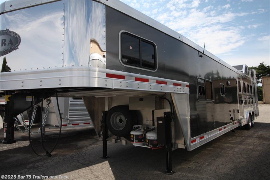 2017 Sierra Laramie 4 horse Gooseneck w/14'6" LQ Dual Seating 2017 Sierra Laramie 4 horse Gooseneck w/14'6" LQ Dual Seating