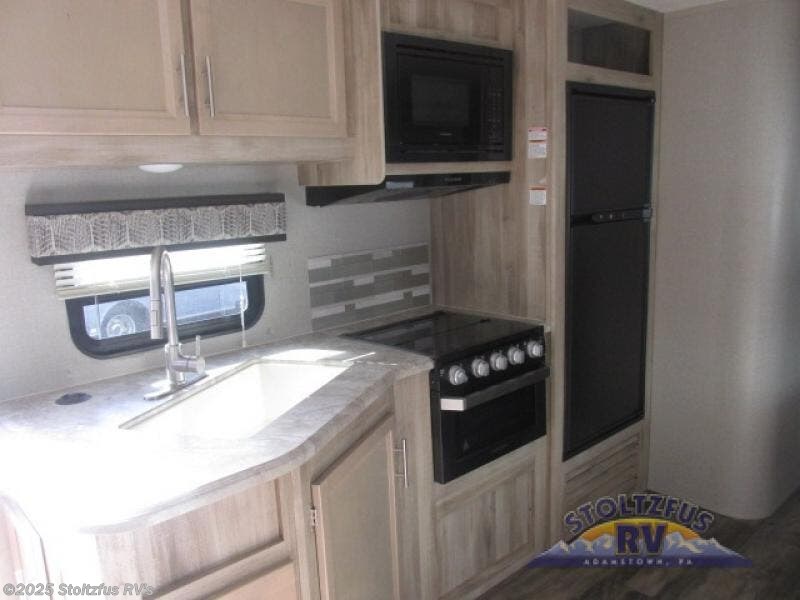 Used 2020 Coachmen Catalina Expedition 232BHDS available in Adamstown, Pennsylvania