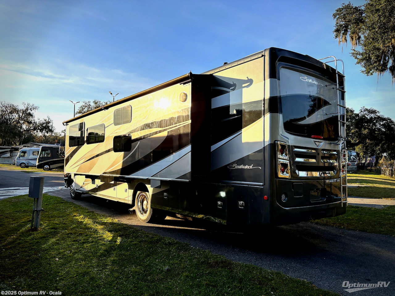 Contact us now about this 2021 Fleetwood Southwind 37F! 2021 Southwind 37F by Fleetwood from Optimum RV - Ocala in Ocala, Florida