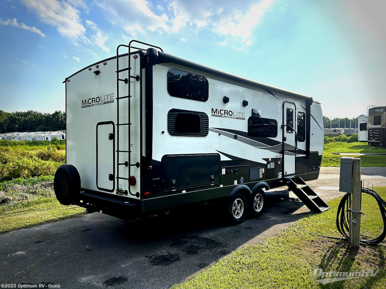 Call now about this 2025 Forest River Flagstaff Micro Lite 25BRDS! 2025 Forest River Flagstaff Micro Lite 25BRDS - New Travel Trailer For Sale by Optimum RV - Ocala in Ocala, Florida features Awning, Slideout
