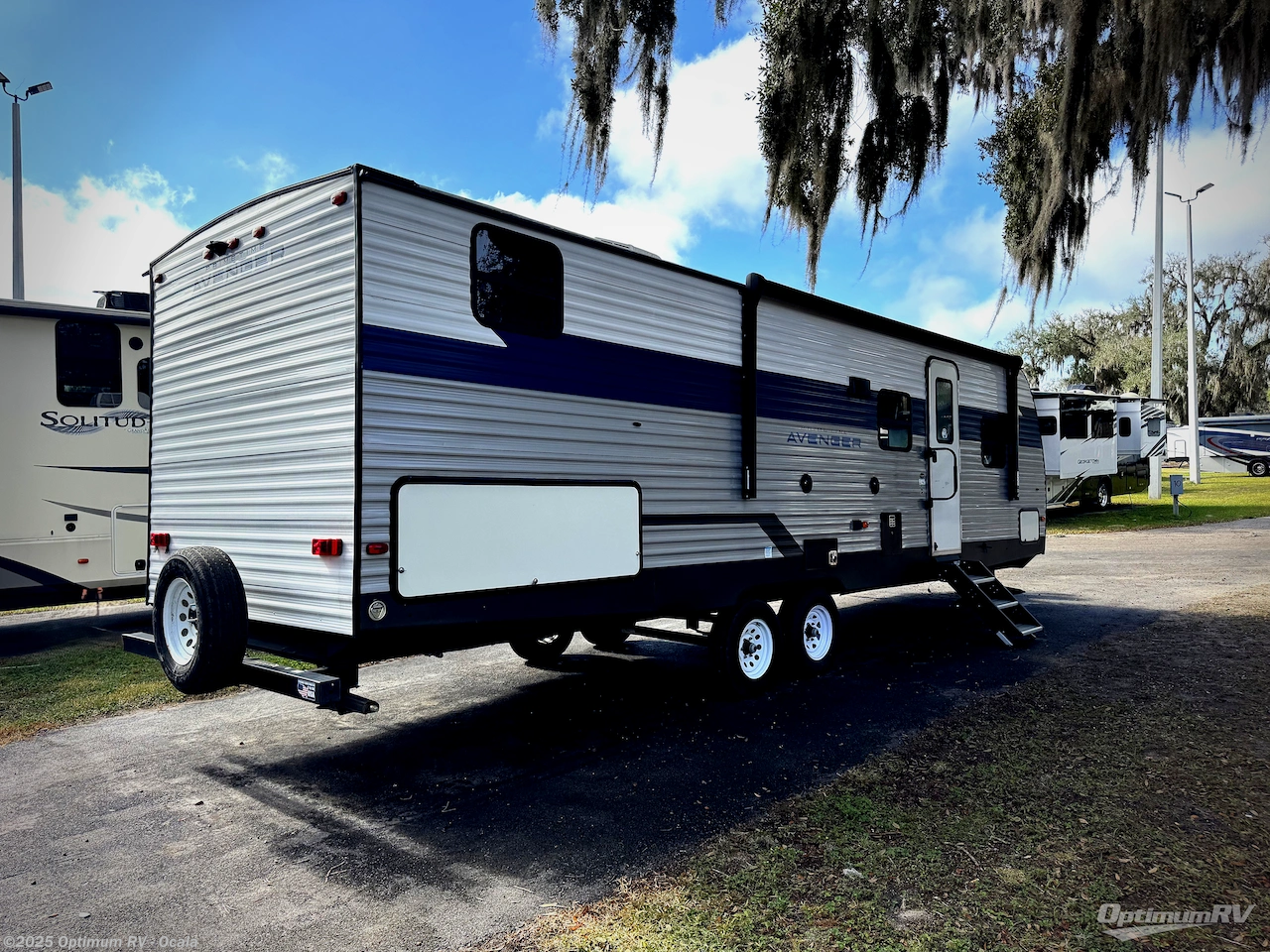 Call now about this 2022 Prime Time Avenger 27DBS! 2022 Prime Time Avenger 27DBS - Used Travel Trailer For Sale by Optimum RV - Ocala in Ocala, Florida features Awning, Slideout