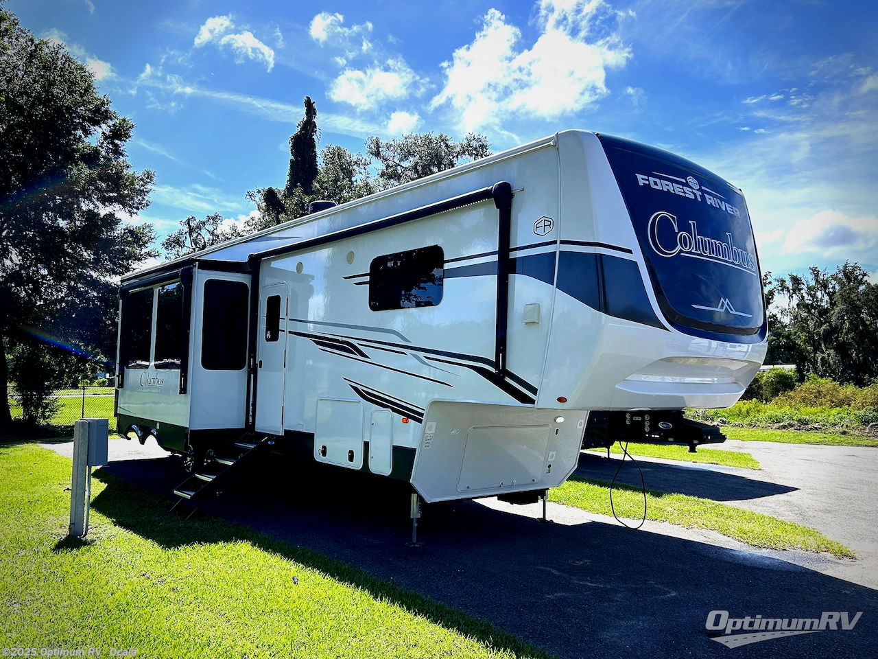 Email now about this 2025 Palomino Columbus 376DS! New 2025 Palomino Columbus 376DS available in Ocala, Florida