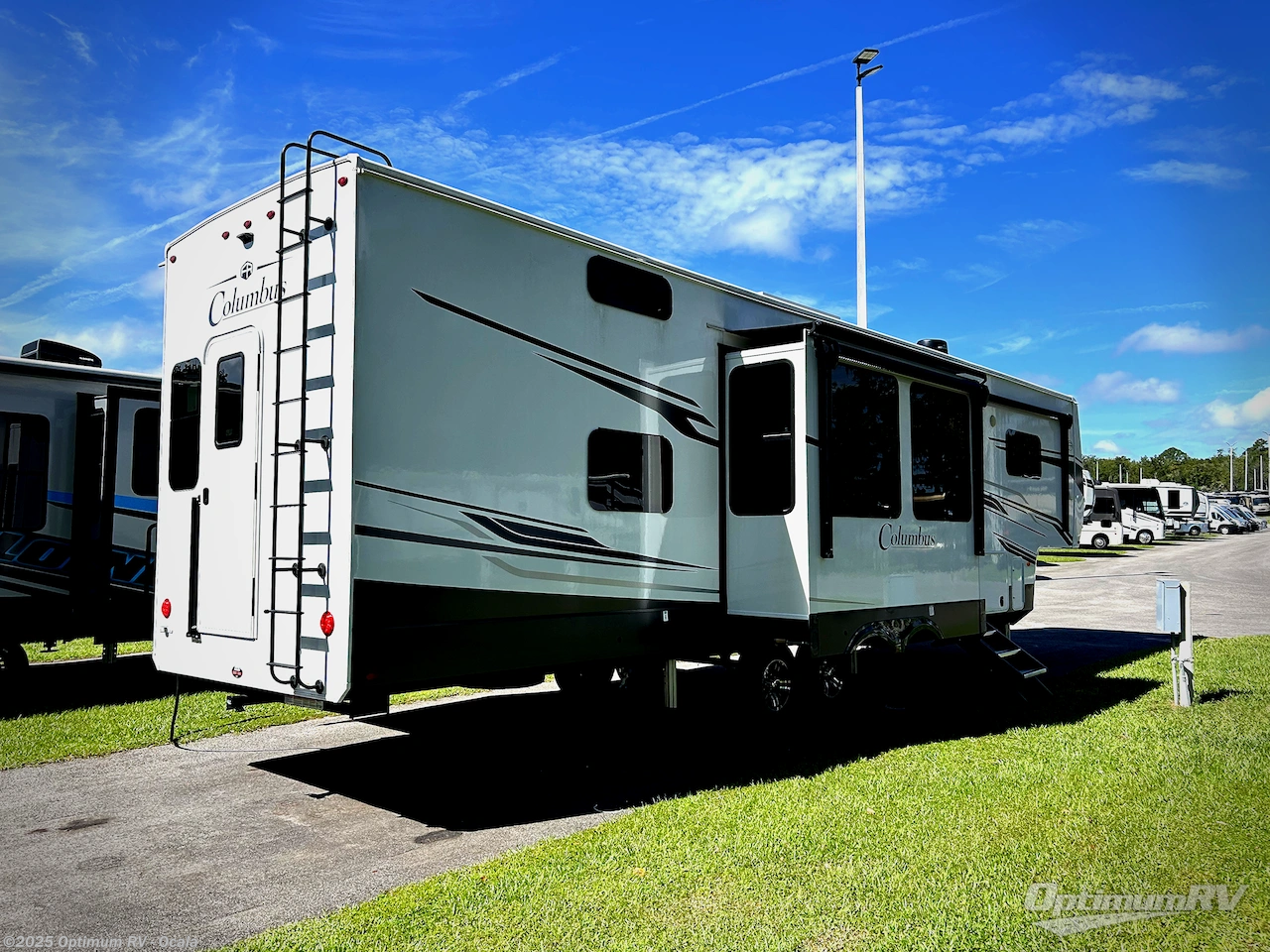 Call now about this 2025 Palomino Columbus 376DS! 2025 Palomino Columbus 376DS - New Fifth Wheel For Sale by Optimum RV - Ocala in Ocala, Florida features Awning, Slideout