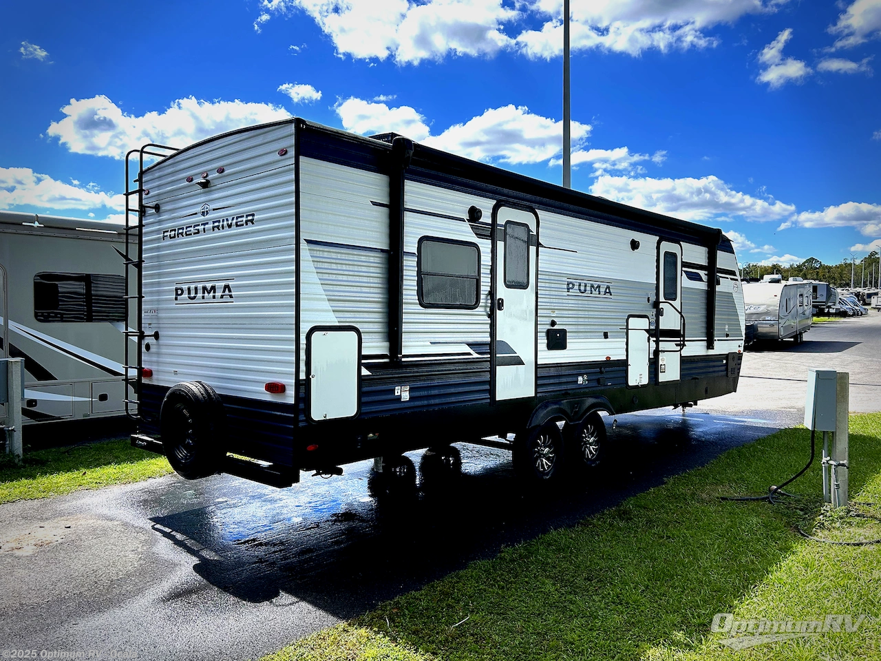 Call now about this 2025 Palomino Puma 26FKDS! 2025 Palomino Puma 26FKDS - New Travel Trailer For Sale by Optimum RV - Ocala in Ocala, Florida features Awning, Slideout