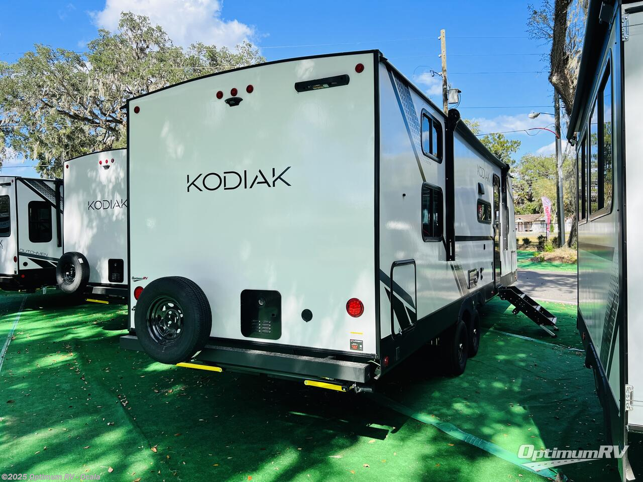 Call now about this 2025 Dutchmen Kodiak 270BHSL! 2025 Dutchmen Kodiak 270BHSL - New Travel Trailer For Sale by Optimum RV - Ocala in Ocala, Florida features Slideout, Awning