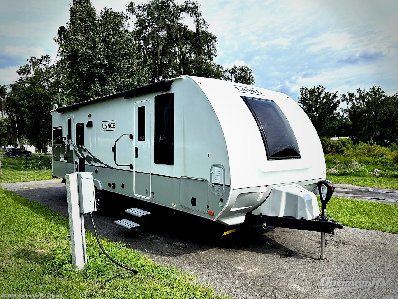 Email now about this 2025 Lance Lance Travel Trailers 2565! New 2025 Lance Lance Travel Trailers 2565 available in Ocala, Florida