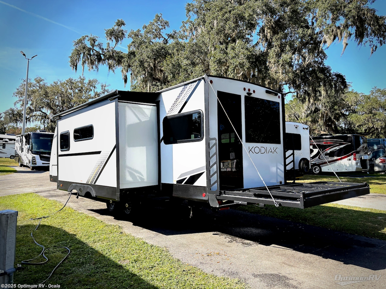 Contact us now about this 2025 Dutchmen Kodiak 308BHSL! 2025 Kodiak 308BHSL by Dutchmen from Optimum RV - Ocala in Ocala, Florida