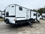 Call now about this 2025 Heartland Corterra 33.3BH! 2025 Heartland Corterra 33.3BH - New Travel Trailer For Sale by Optimum RV - Ocala in Ocala, Florida features Awning, Slideout