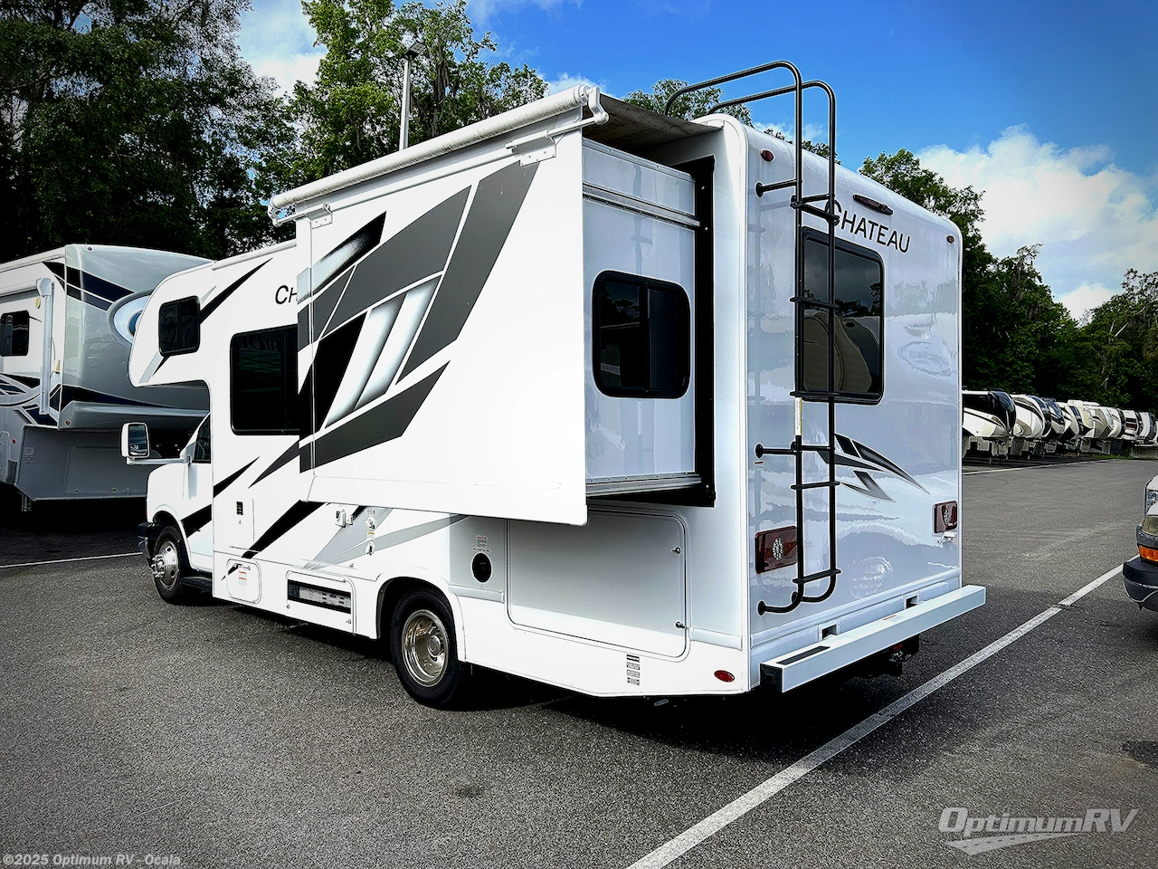Call now about this 2024 Thor Chateau 22B! 2024 Thor Chateau 22B - Used Class C For Sale by Optimum RV - Ocala in Ocala, Florida features Slideout, Awning