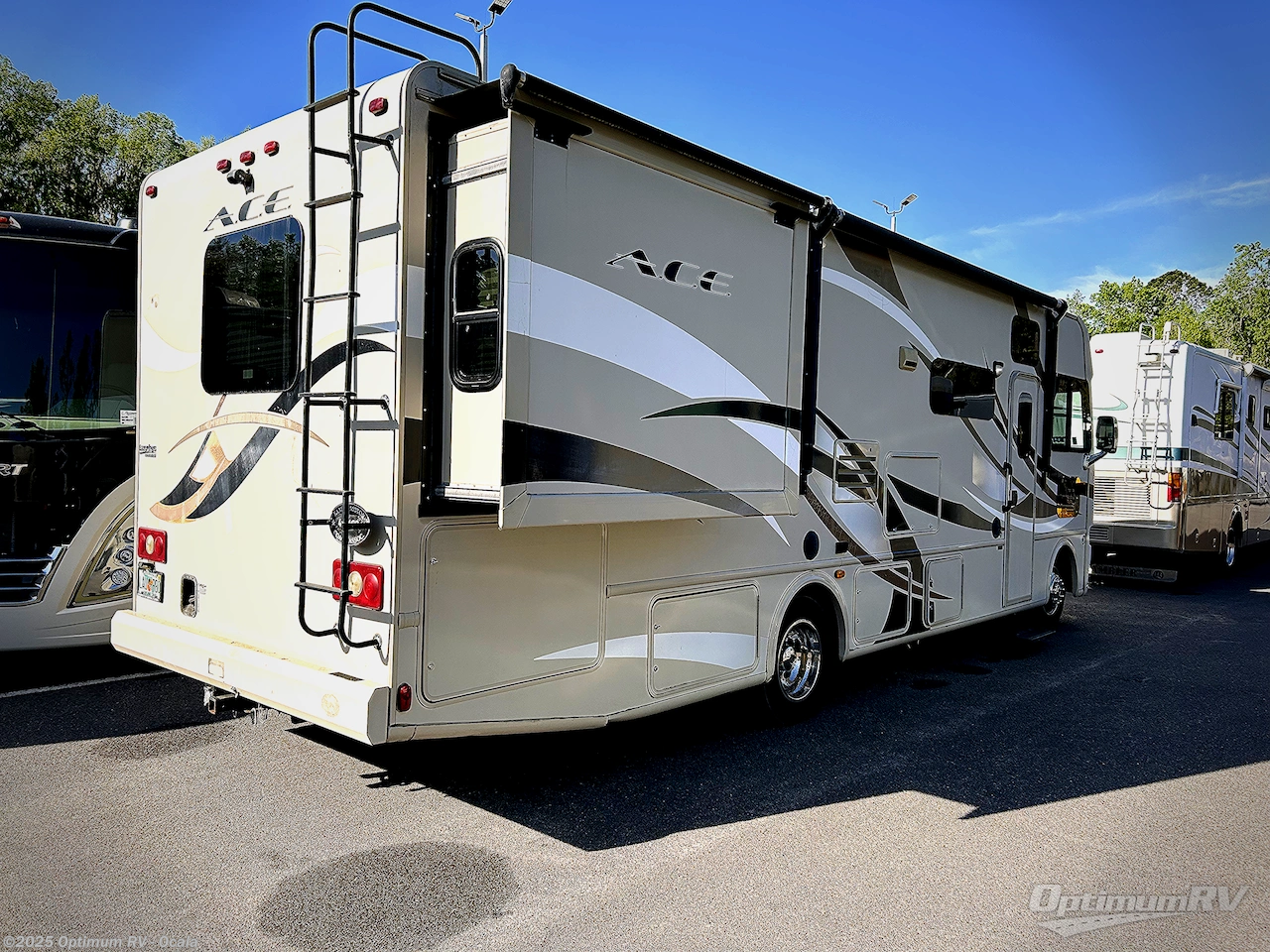 Call now about this 2015 Thor ACE 30.1! 2015 Thor ACE 30.1 - Used Class A For Sale by Optimum RV - Ocala in Ocala, Florida features Slideout