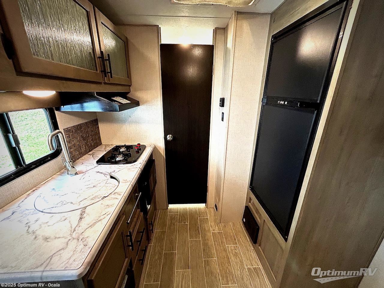 Call now about this 2021 Venture RV Sonic Lite SL150VRB! 2021 Venture RV Sonic Lite SL150VRB - Used Travel Trailer For Sale by Optimum RV - Ocala in Ocala, Florida features Awning