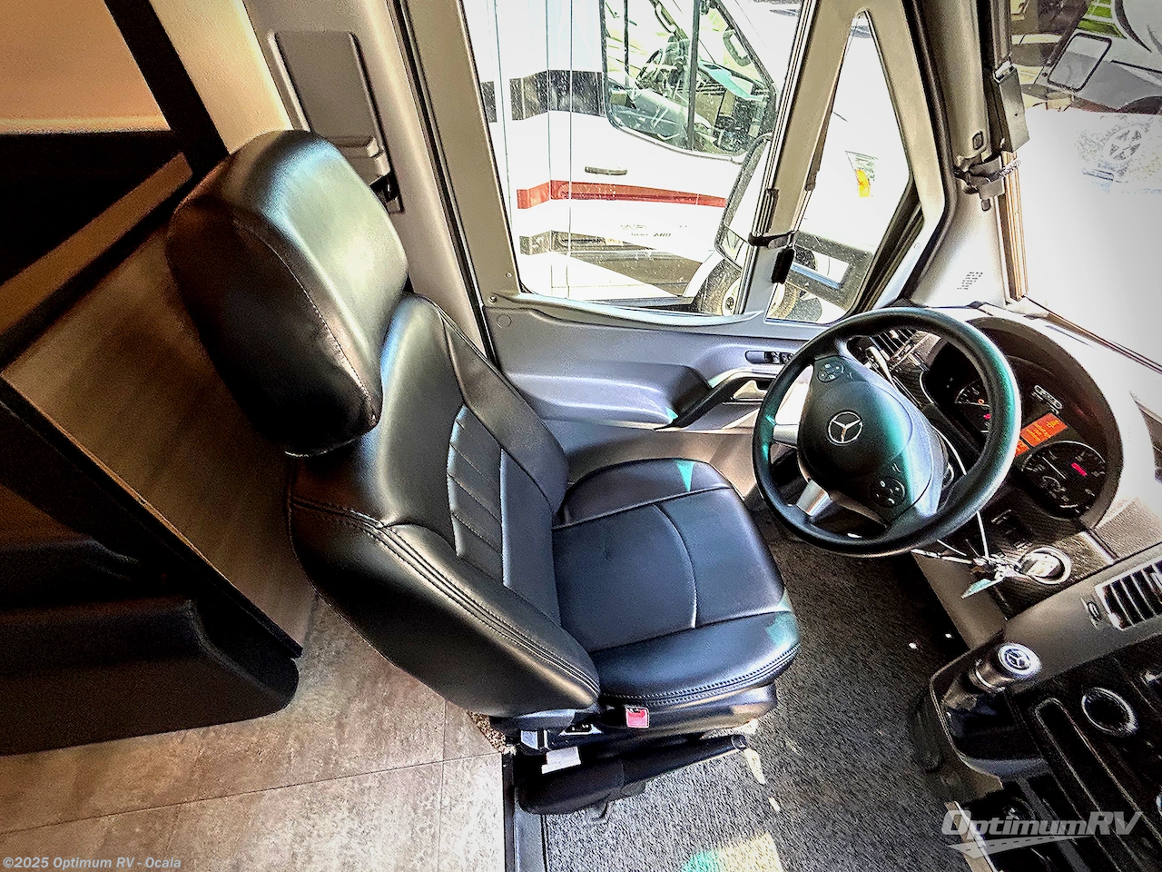 Used 2016 Itasca Navion 24J available in Ocala, Florida