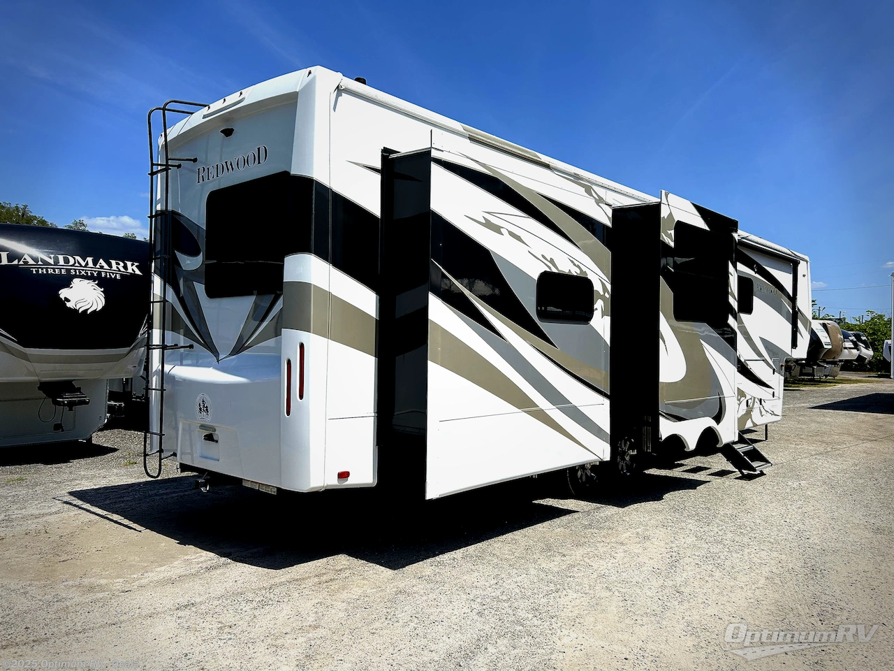 Call now about this 2021 Redwood RV Redwood 4001LK! 2021 Redwood RV Redwood 4001LK - Used Fifth Wheel For Sale by Optimum RV - Ocala in Ocala, Florida features Awning, Slideout