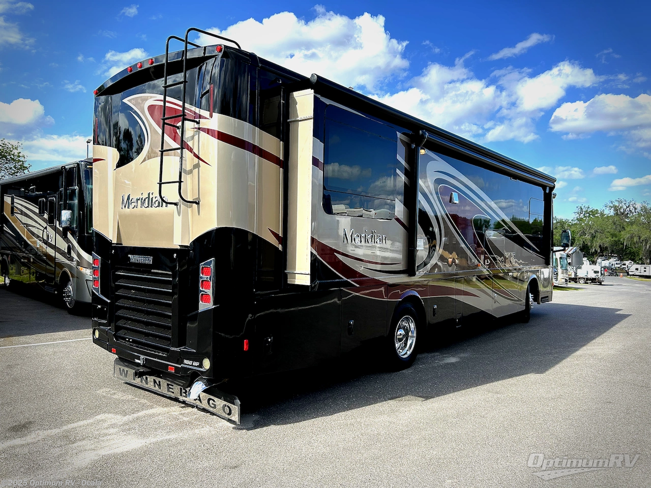 Call now about this 2016 Itasca Meridian 36M! 2016 Itasca Meridian 36M - Used Class A For Sale by Optimum RV - Ocala in Ocala, Florida features Slideout