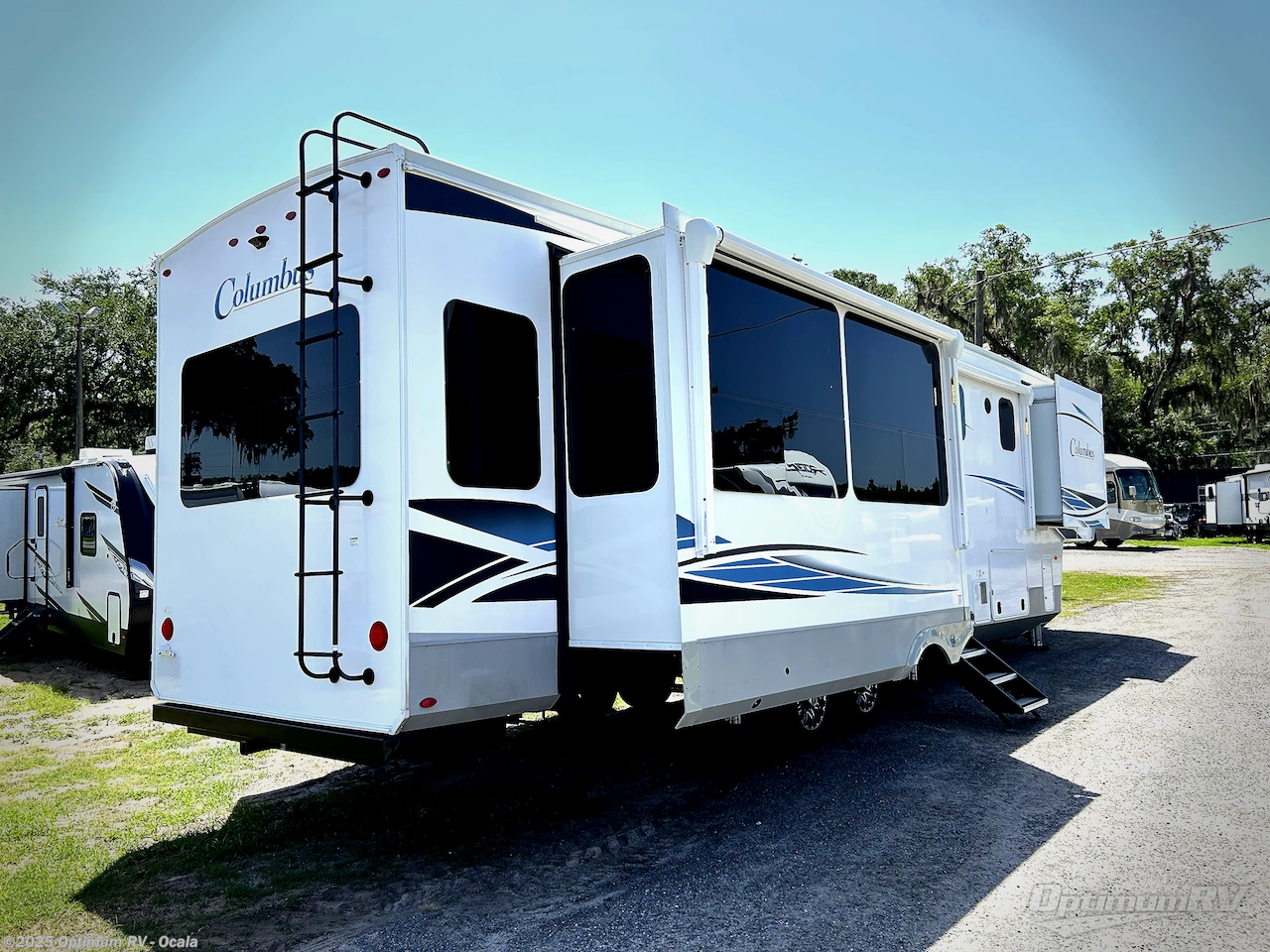 Call now about this 2022 Palomino Columbus 383FB! 2022 Palomino Columbus 383FB - Used Fifth Wheel For Sale by Optimum RV - Ocala in Ocala, Florida features Slideout, Awning