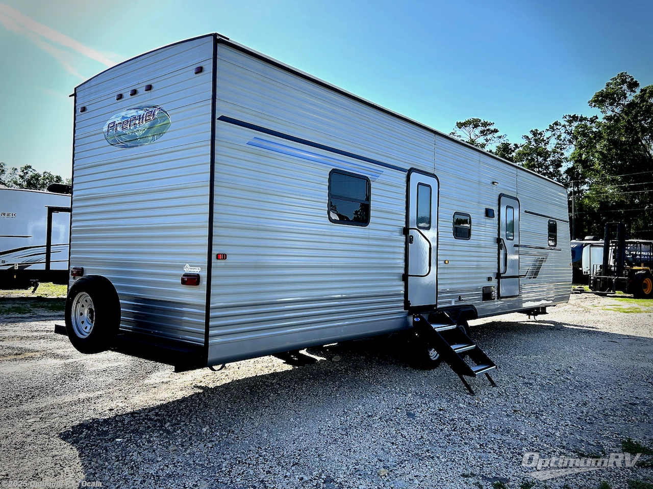 Call now about this 2025 HL Enterprise Hy-Line HY38! 2025 HL Enterprise Hy-Line HY38 - New Travel Trailer For Sale by Optimum RV - Ocala in Ocala, Florida