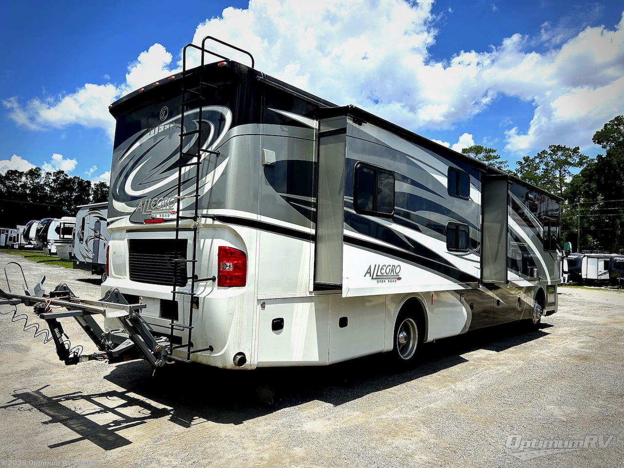 Call now about this 2017 Tiffin Allegro Red 38 QBA! 2017 Tiffin Allegro Red 38 QBA - Used Class A For Sale by Optimum RV - Ocala in Ocala, Florida features Slideout