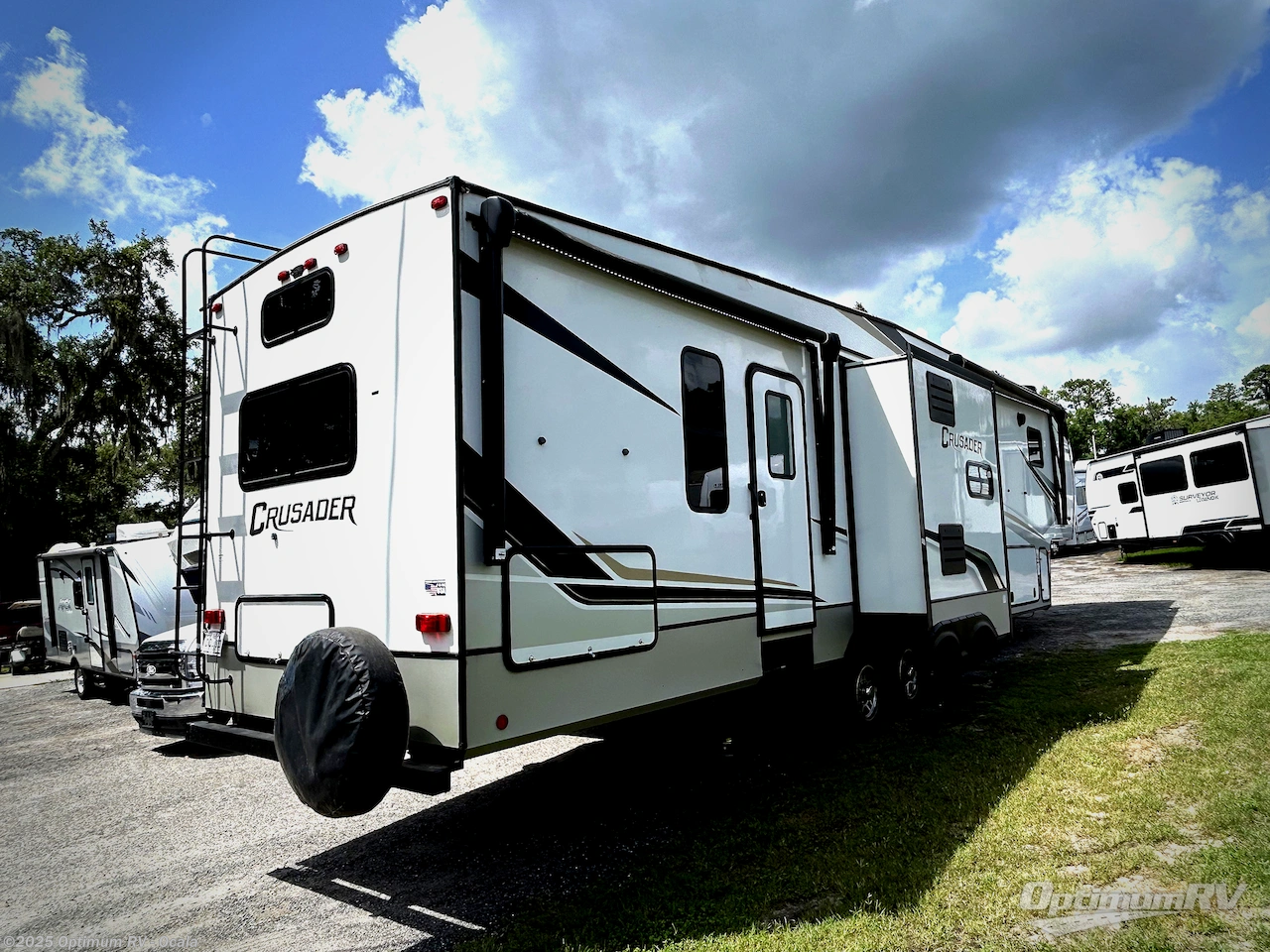 Call now about this 2022 Prime Time Crusader 395BHL! 2022 Prime Time Crusader 395BHL - Used Fifth Wheel For Sale by Optimum RV - Ocala in Ocala, Florida features Slideout, Awning