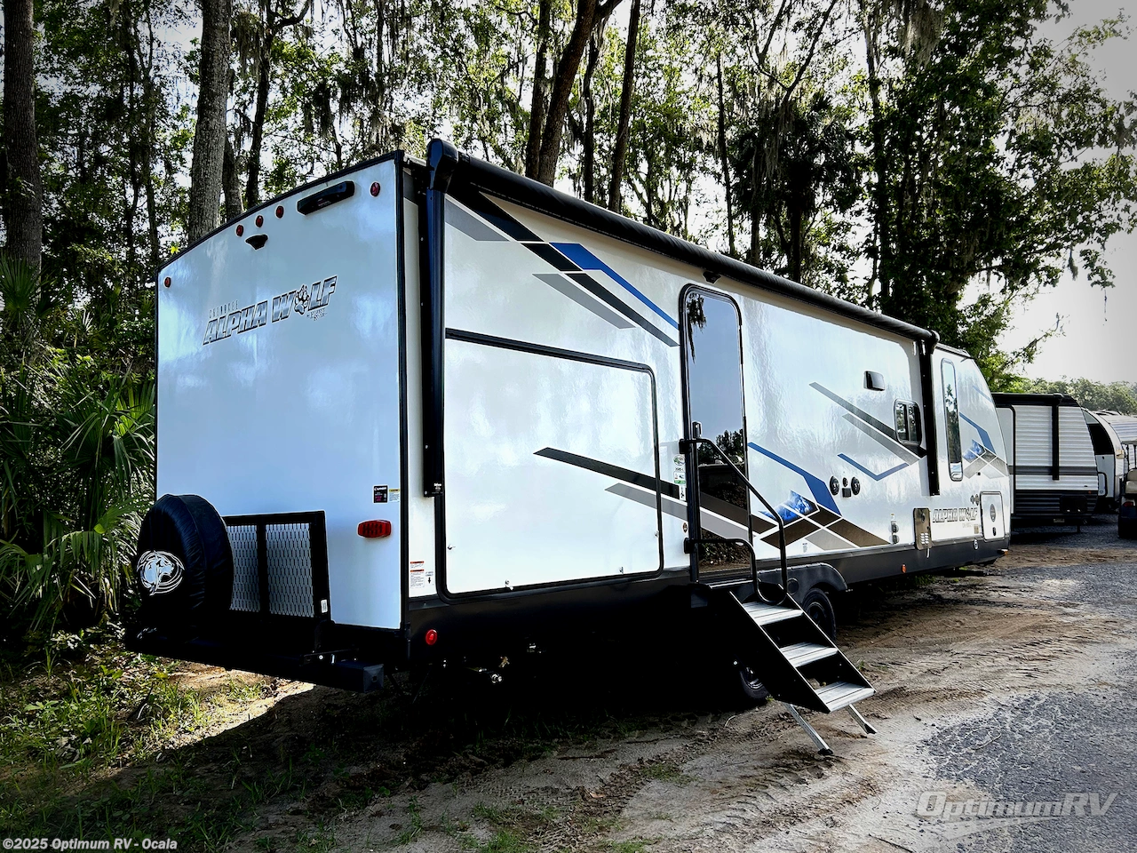 Call now about this 2024 Forest River Cherokee Alpha Wolf 26RB-L! 2024 Forest River Cherokee Alpha Wolf 26RB-L - Used Travel Trailer For Sale by Optimum RV - Ocala in Ocala, Florida features Awning, Slideout