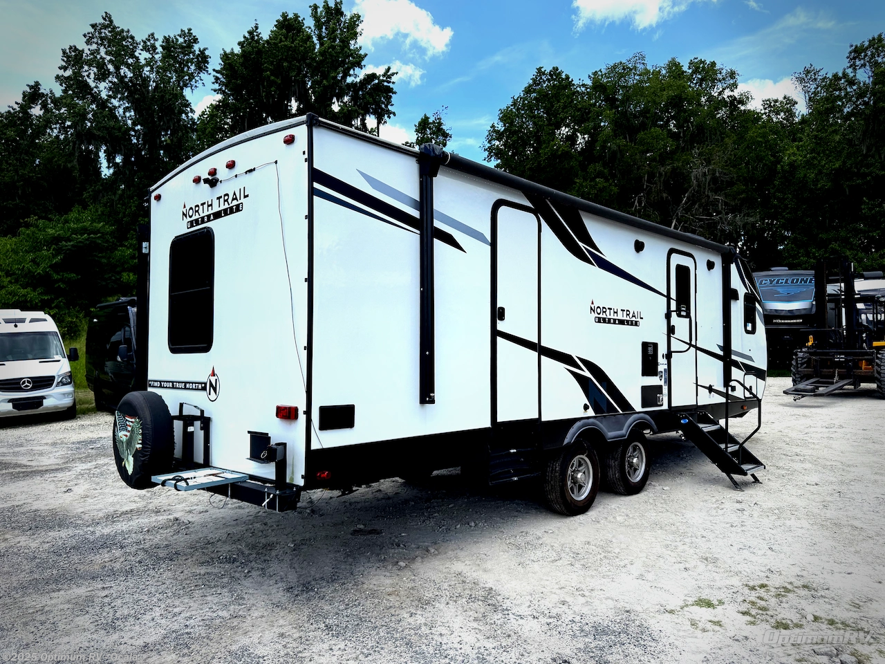Call now about this 2022 Heartland North Trail 26FKDS! 2022 Heartland North Trail 26FKDS - Used Travel Trailer For Sale by Optimum RV - Ocala in Ocala, Florida features Awning, Slideout