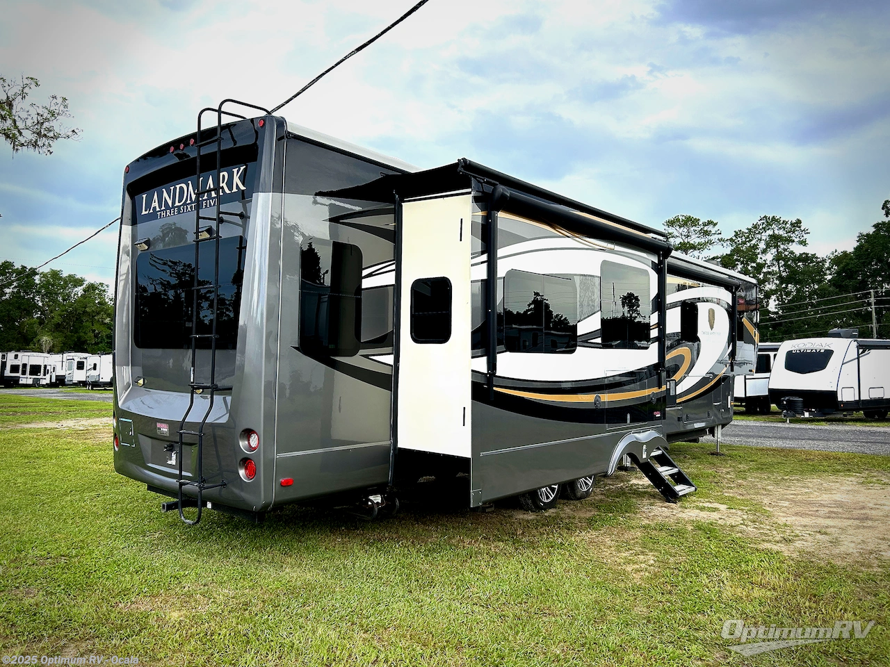 Call now about this 2021 Heartland Landmark Newport! 2021 Heartland Landmark Newport - Used Fifth Wheel For Sale by Optimum RV - Ocala in Ocala, Florida features Awning, Slideout