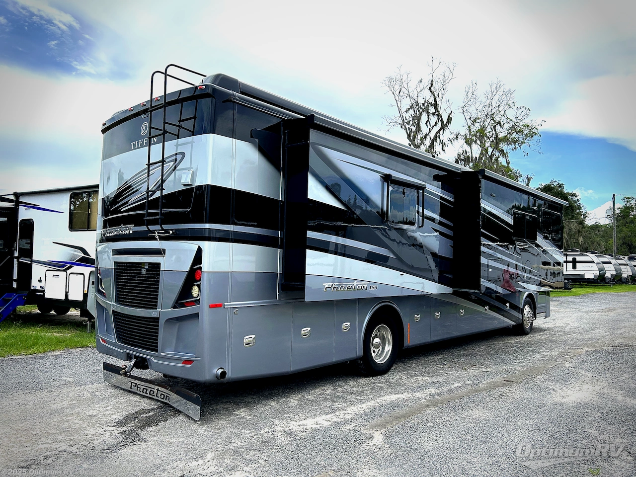 Call now about this 2021 Tiffin Phaeton 40IH! 2021 Tiffin Phaeton 40IH - Used Class A For Sale by Optimum RV - Ocala in Ocala, Florida features Awning, Slideout