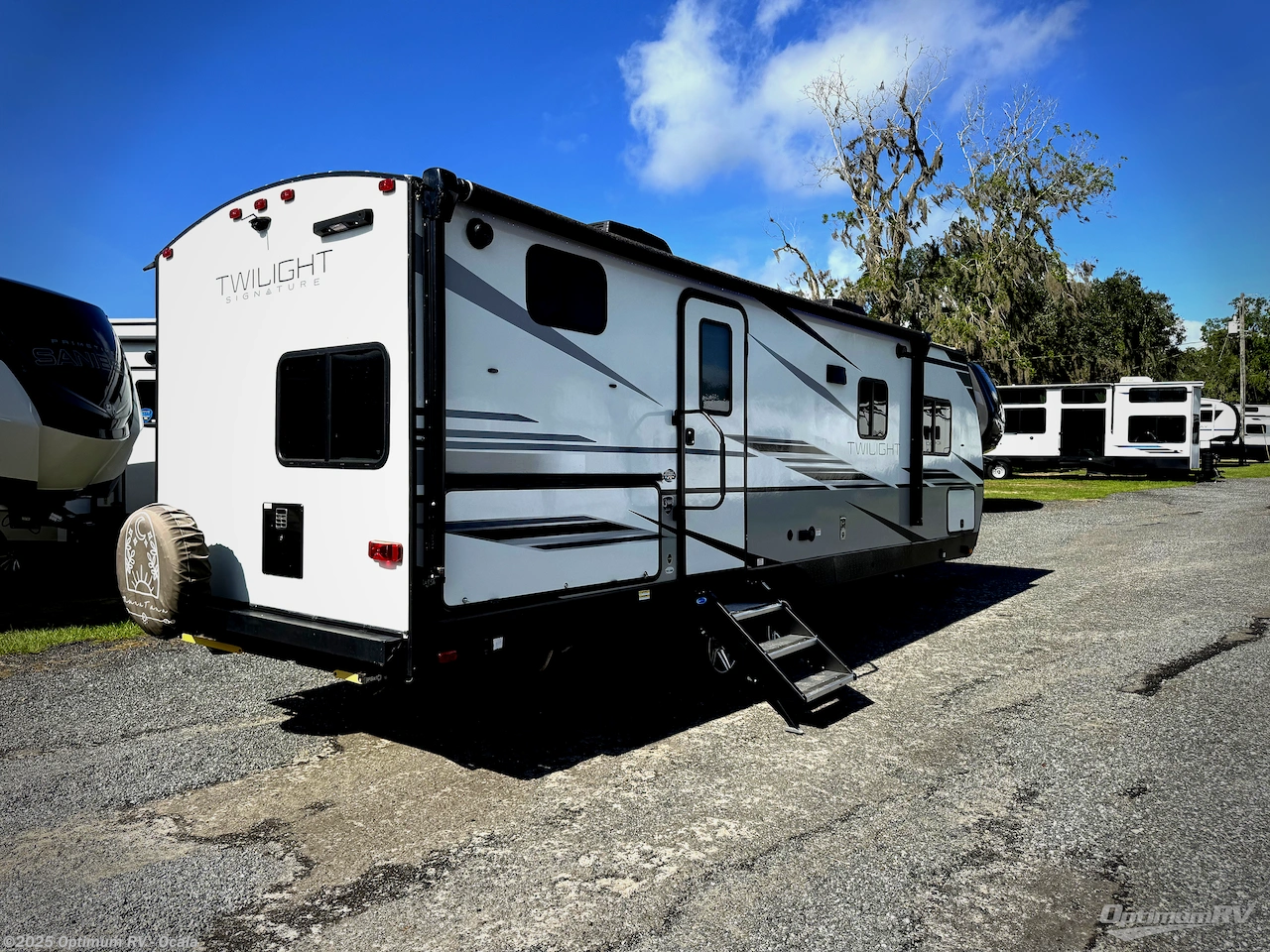 Call now about this 2022 Cruiser RV Twilight Signature TWS 2580! 2022 Cruiser RV Twilight Signature TWS 2580 - Used Travel Trailer For Sale by Optimum RV - Ocala in Ocala, Florida features Awning, Slideout