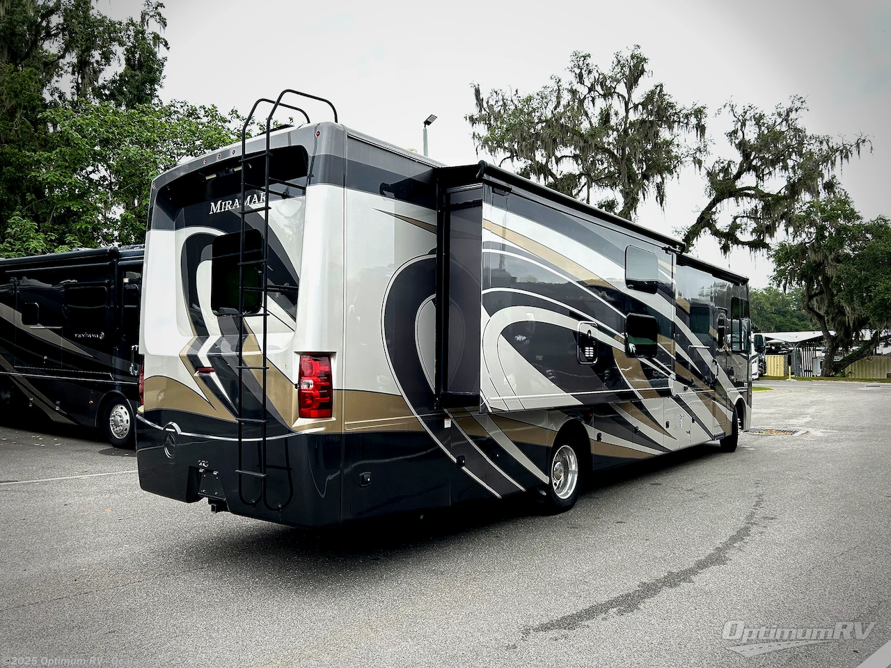 Call now about this 2019 Thor Miramar 37.1! 2019 Thor Miramar 37.1 - Used Class A For Sale by Optimum RV - Ocala in Ocala, Florida features Slideout, Awning