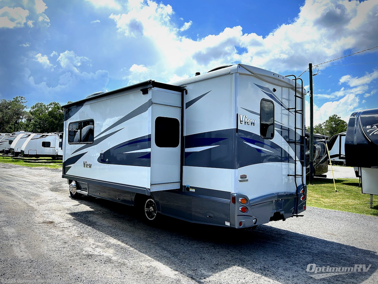 Contact us now about this 2019 Winnebago View 24D! 2019 View 24D by Winnebago from Optimum RV - Ocala in Ocala, Florida