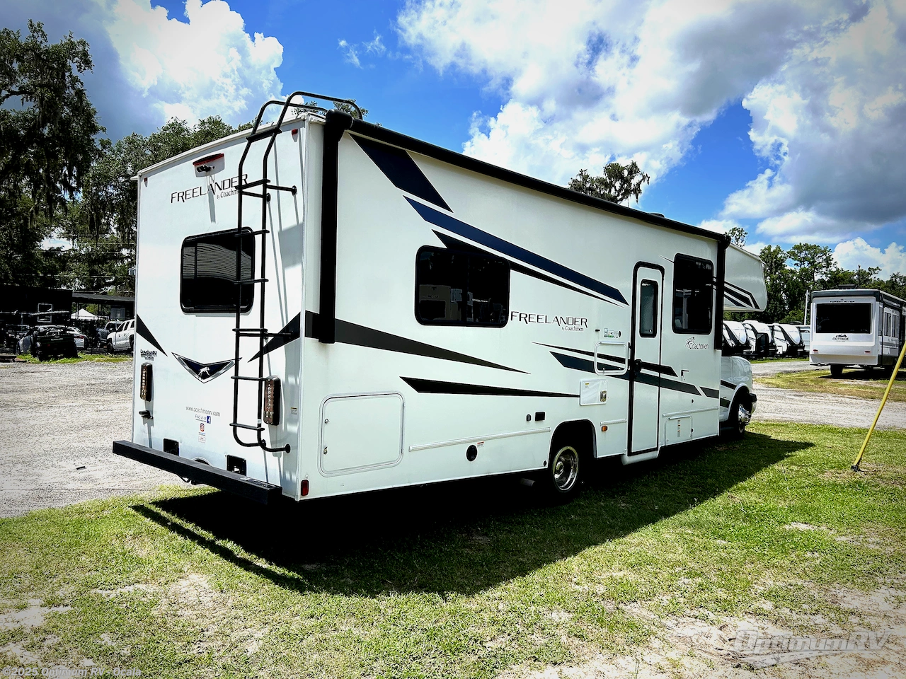 Call now about this 2023 Coachmen Freelander 27QB! 2023 Coachmen Freelander 27QB - Used Class C For Sale by Optimum RV - Ocala in Ocala, Florida features Awning