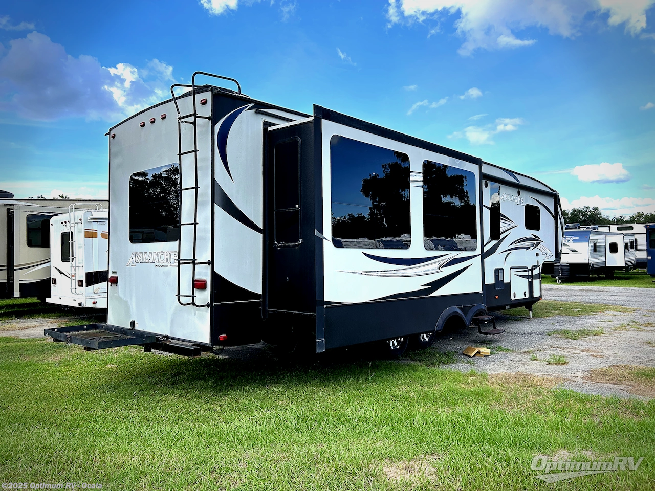 Call now about this 2016 Keystone Avalanche 331RE! 2016 Keystone Avalanche 331RE - Used Fifth Wheel For Sale by Optimum RV - Ocala in Ocala, Florida features Slideout