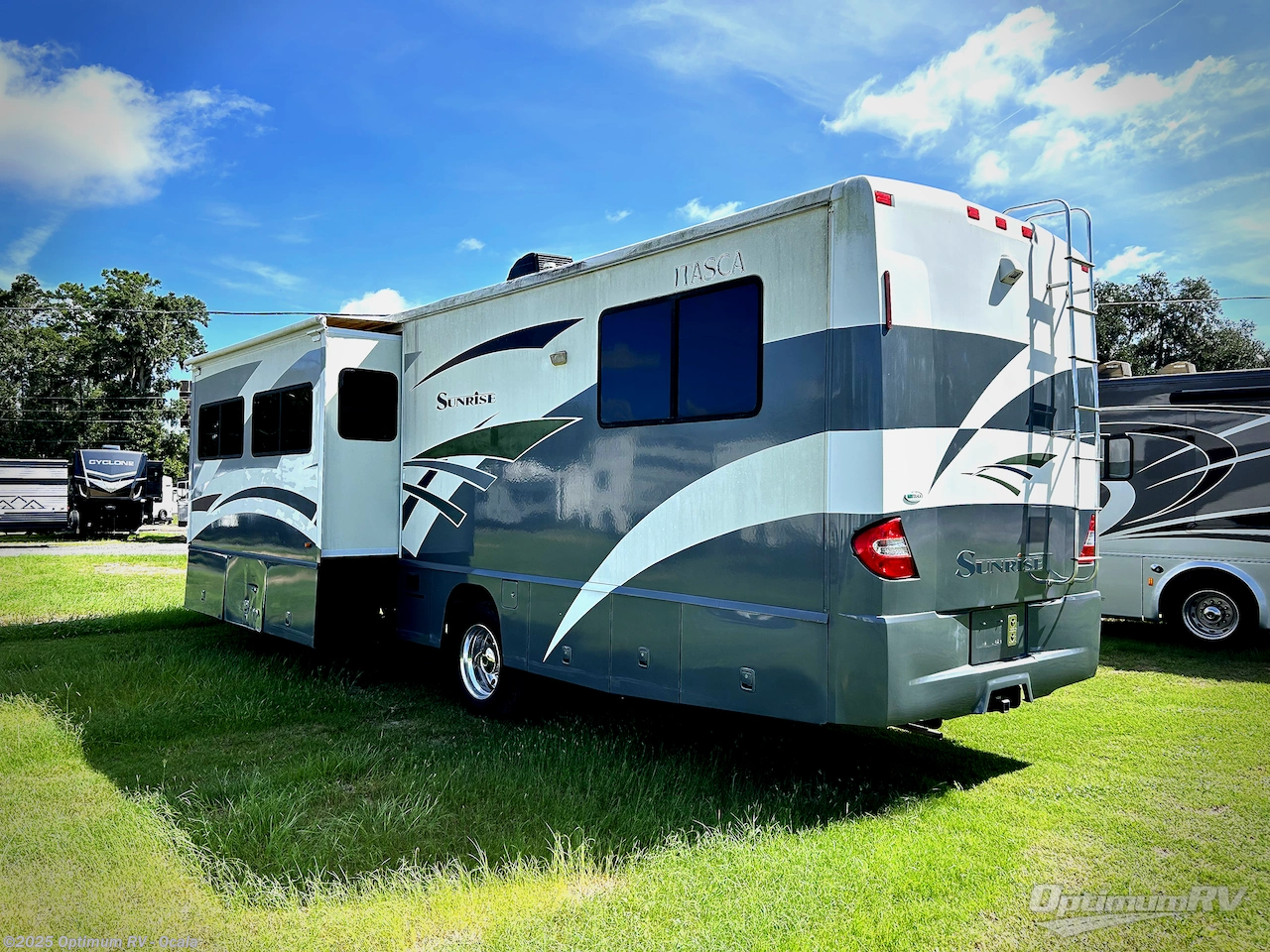 Contact us now about this 2007 Itasca Suncruiser 35L! 2007 Suncruiser 35L by Itasca from Optimum RV - Ocala in Ocala, Florida