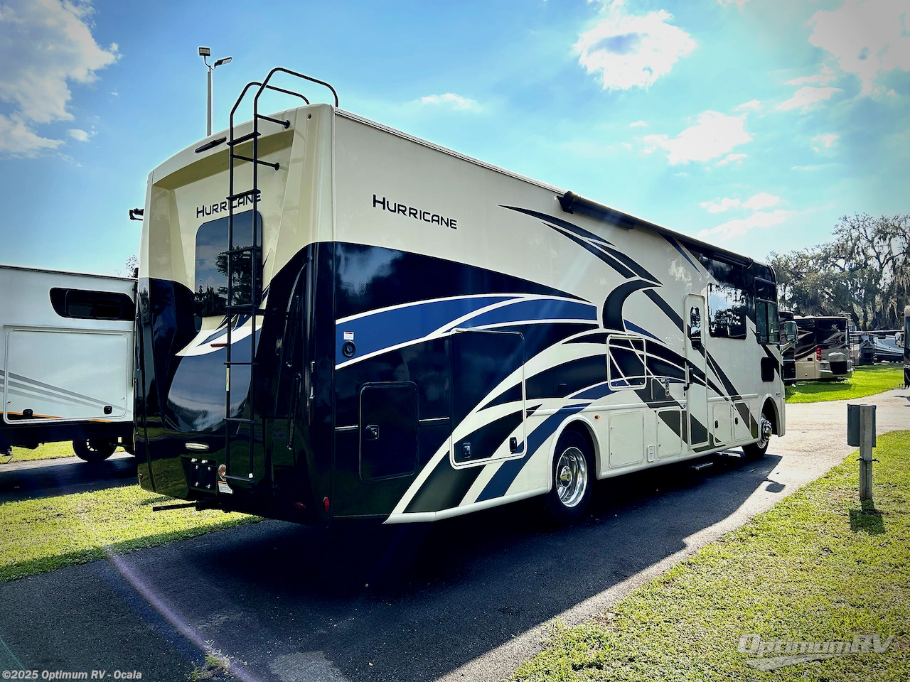 Call now about this 2021 Thor Hurricane 34J! 2021 Thor Hurricane 34J - Used Class A For Sale by Optimum RV - Ocala in Ocala, Florida features Awning, Slideout