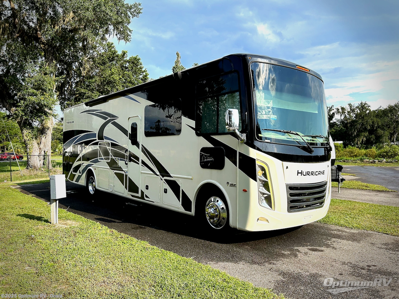 Email now about this 2021 Thor Hurricane 34J! Used 2021 Thor Hurricane 34J available in Ocala, Florida