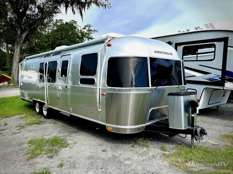 Email now about this 2022 Airstream Flying Cloud 30FB Bunk! Used 2022 Airstream Flying Cloud 30FB Bunk available in Ocala, Florida