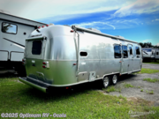 Call now about this 2022 Airstream Flying Cloud 30FB Bunk! 2022 Airstream Flying Cloud 30FB Bunk - Used Travel Trailer For Sale by Optimum RV - Ocala in Ocala, Florida features Awning