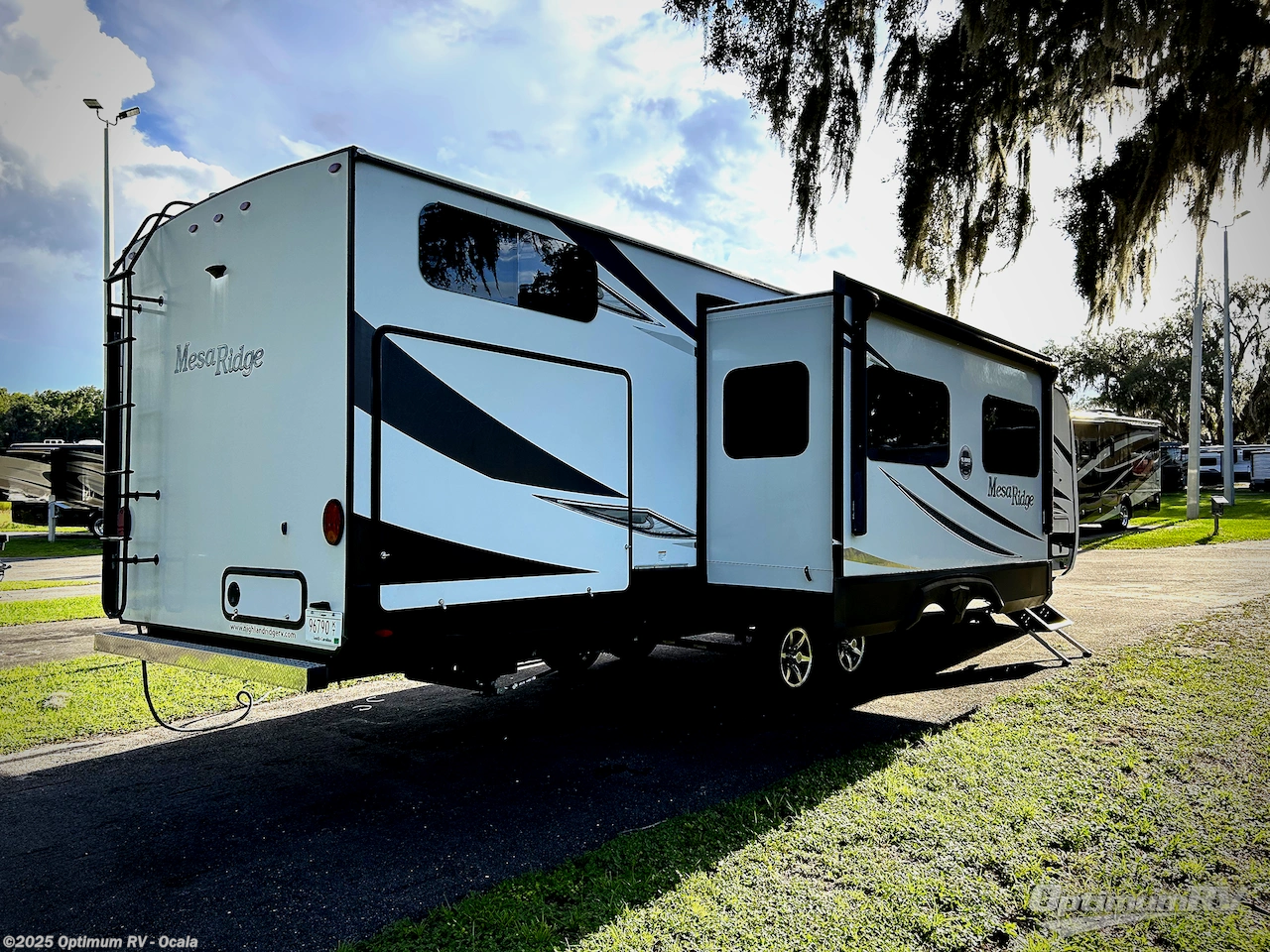 Call now about this 2020 Highland Ridge Mesa Ridge MR328BHS! 2020 Highland Ridge Mesa Ridge MR328BHS - Used Travel Trailer For Sale by Optimum RV - Ocala in Ocala, Florida features Awning, Slideout