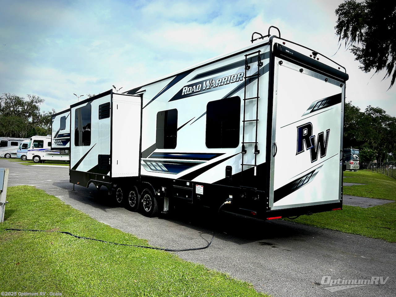 Contact us now about this 2022 Heartland Road Warrior 414! 2022 Road Warrior 414 by Heartland from Optimum RV - Ocala in Ocala, Florida