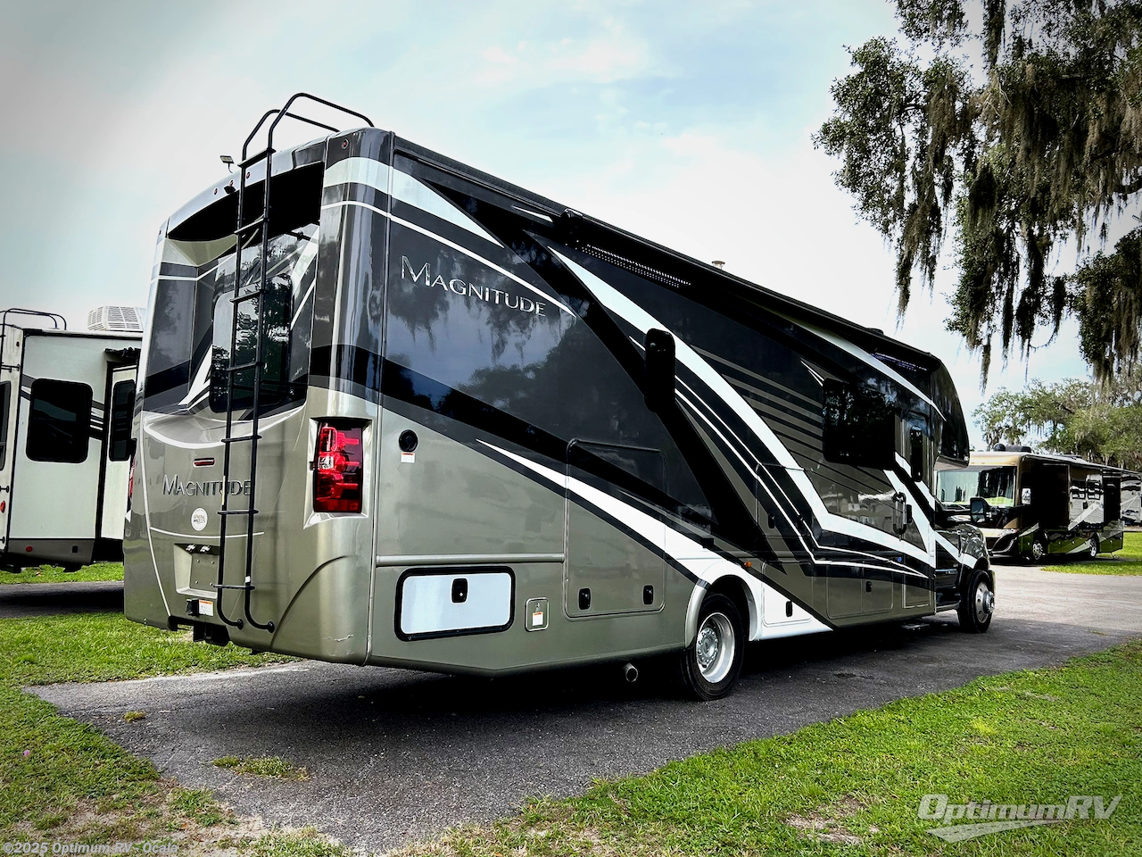 Call now about this 2022 Thor Magnitude SV34! 2022 Thor Magnitude SV34 - Used Class C For Sale by Optimum RV - Ocala in Ocala, Florida features Awning, Slideout