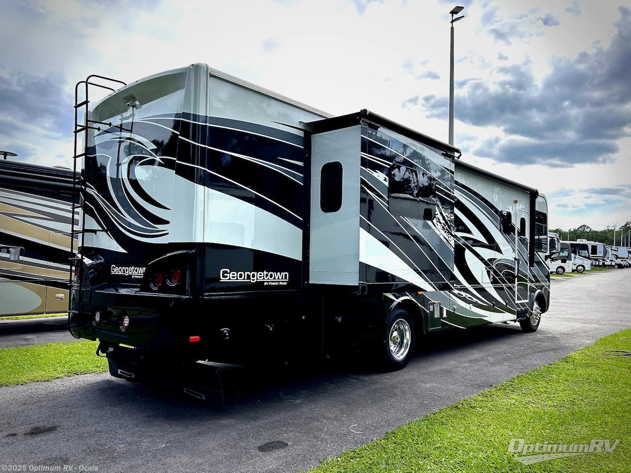 Call now about this 2019 Forest River Georgetown XL 369DS! 2019 Forest River Georgetown XL 369DS - Used Class A For Sale by Optimum RV - Ocala in Ocala, Florida features Slideout, Awning