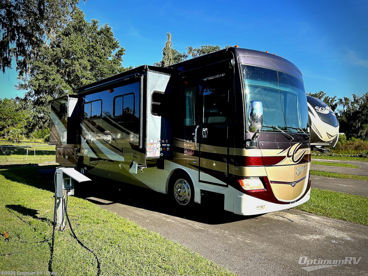 Email now about this 2013 Fleetwood Discovery 36J! Used 2013 Fleetwood Discovery 36J available in Ocala, Florida