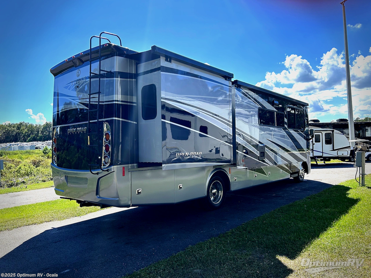 Call now about this 2022 Tiffin Open Road Allegro 34 PA! 2022 Tiffin Open Road Allegro 34 PA - Used Class A For Sale by Optimum RV - Ocala in Ocala, Florida features Awning, Slideout