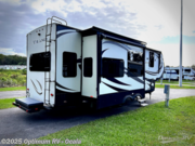 Call now about this 2017 Vanleigh Vilano 325RL! 2017 Vanleigh Vilano 325RL - Used Fifth Wheel For Sale by Optimum RV - Ocala in Ocala, Florida features Slideout
