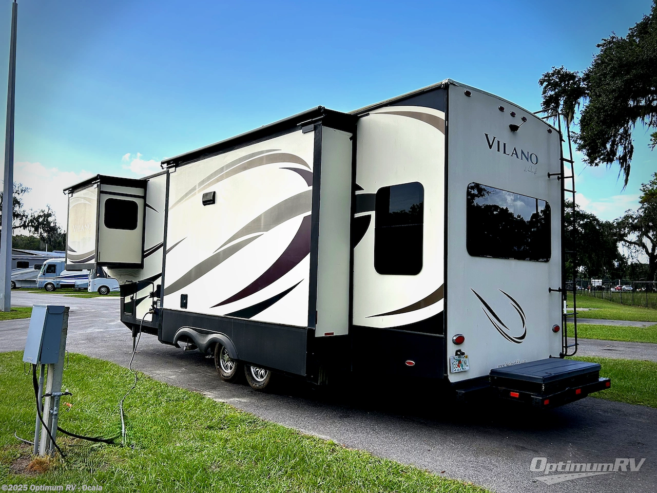 Contact us now about this 2017 Vanleigh Vilano 325RL! 2017 Vilano 325RL by Vanleigh from Optimum RV - Ocala in Ocala, Florida