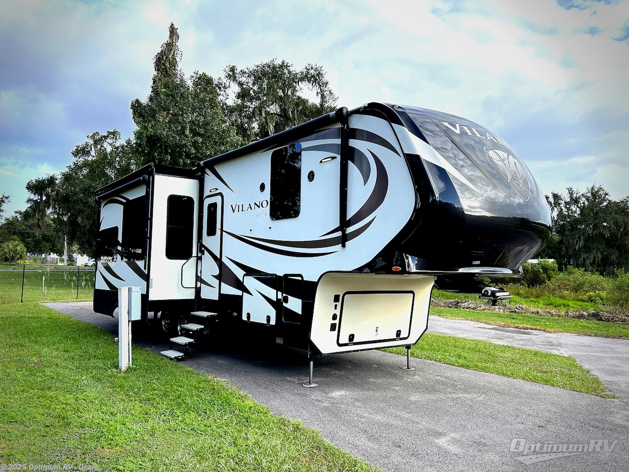 Email now about this 2017 Vanleigh Vilano 325RL! Used 2017 Vanleigh Vilano 325RL available in Ocala, Florida