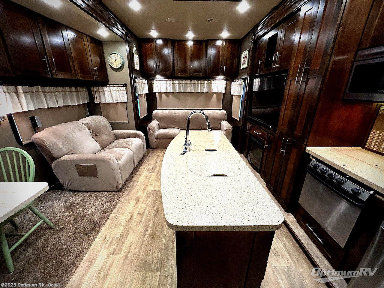 Used 2017 Vanleigh Vilano 325RL available in Ocala, Florida