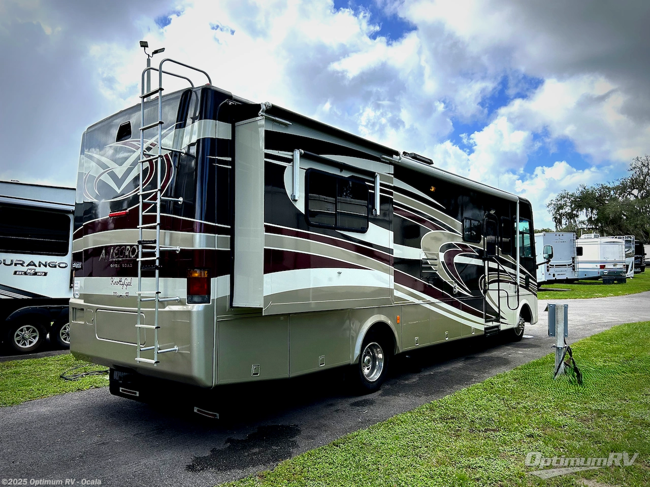 Call now about this 2006 Tiffin Allegro 32 BA! 2006 Tiffin Allegro 32 BA - Used Class A For Sale by Optimum RV - Ocala in Ocala, Florida features Slideout