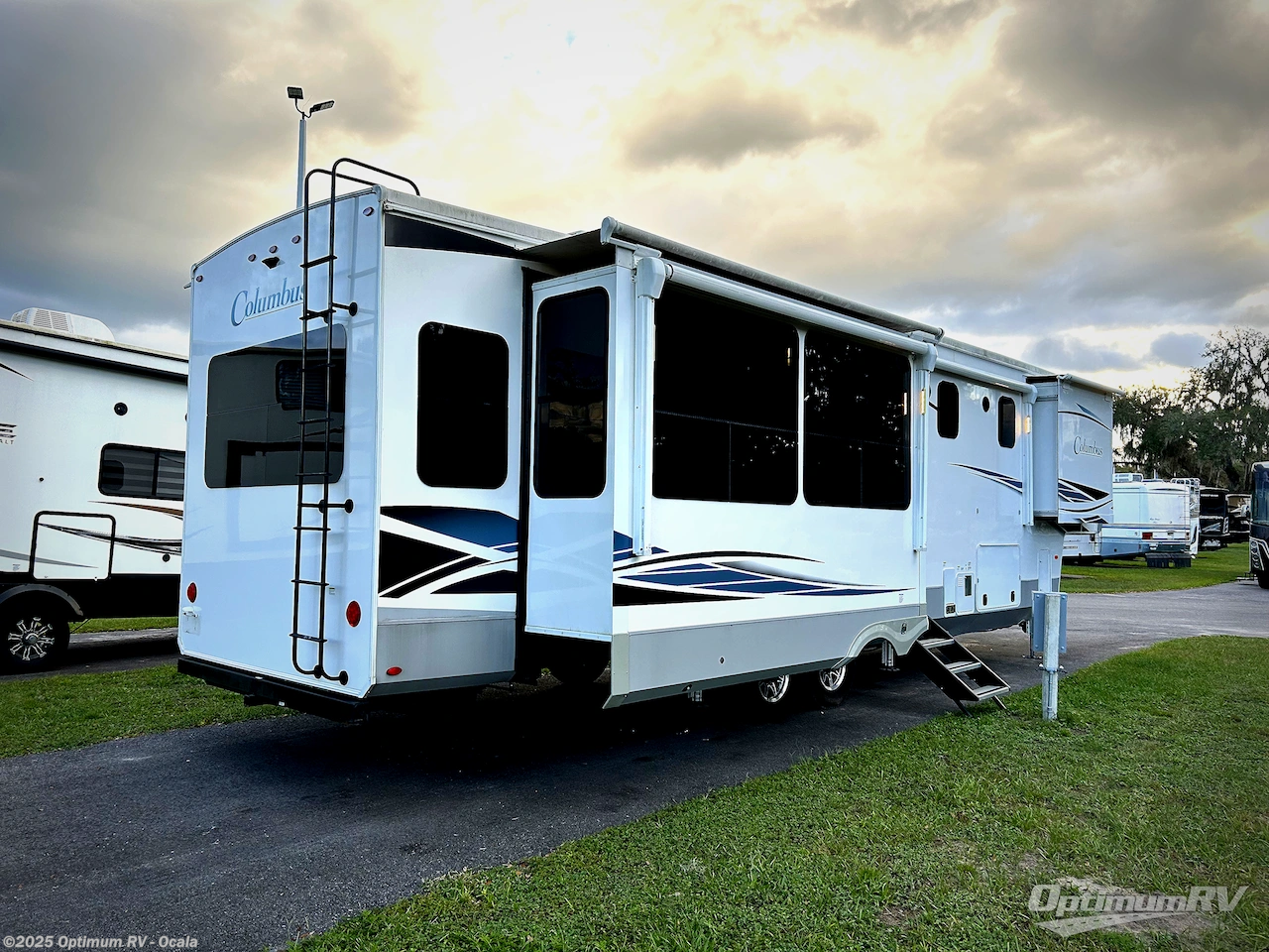 Call now about this 2022 Palomino Columbus 383FB! 2022 Palomino Columbus 383FB - Used Fifth Wheel For Sale by Optimum RV - Ocala in Ocala, Florida features Awning, Slideout
