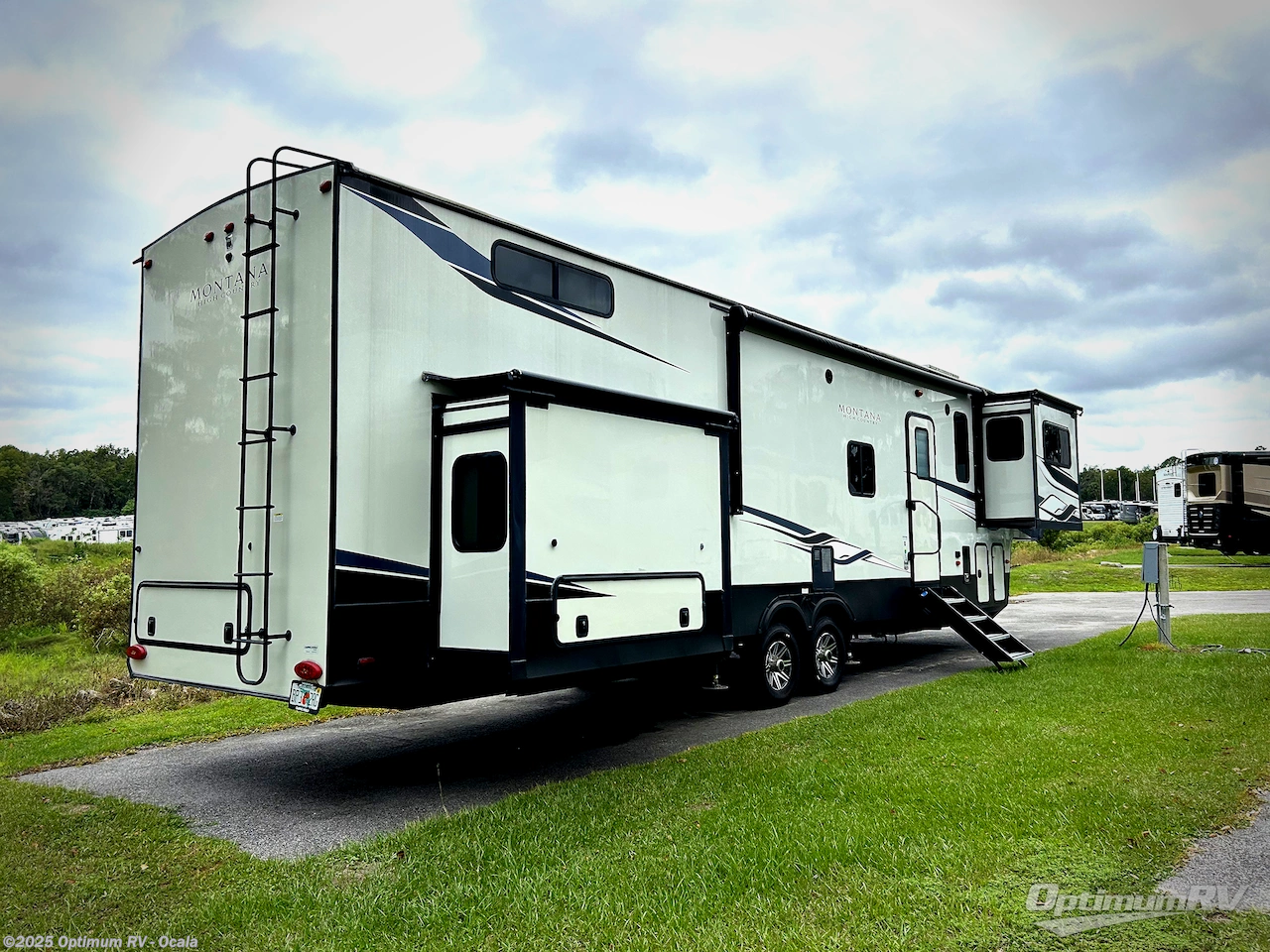Call now about this 2022 Keystone Montana High Country 377FL! 2022 Keystone Montana High Country 377FL - Used Fifth Wheel For Sale by Optimum RV - Ocala in Ocala, Florida features Awning, Slideout
