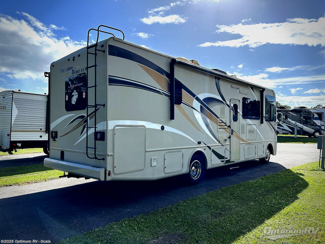 Call now about this 2019 Thor Freedom Traveler A30! 2019 Thor Freedom Traveler A30 - Used Class A For Sale by Optimum RV - Ocala in Ocala, Florida features Slideout, Awning